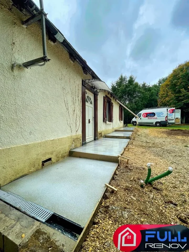 Dalles béton et accès extérieur réalisés par Full Renov
